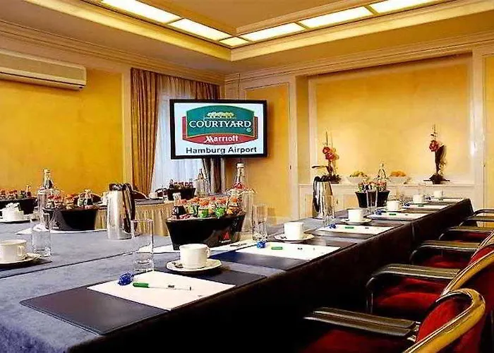 Courtyard By Marriott Airport