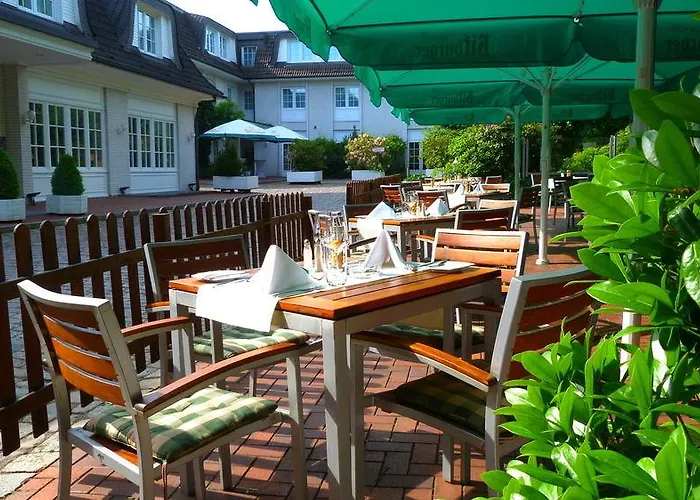 Courtyard By Marriott Airport Hotel