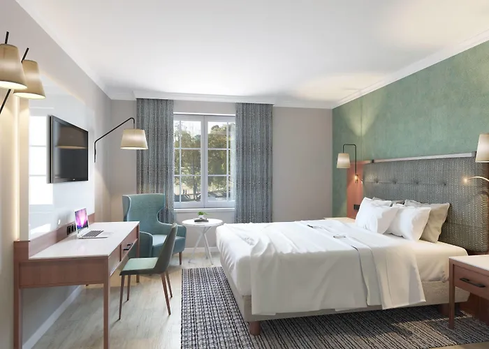 Courtyard By Marriott Airport Hotel