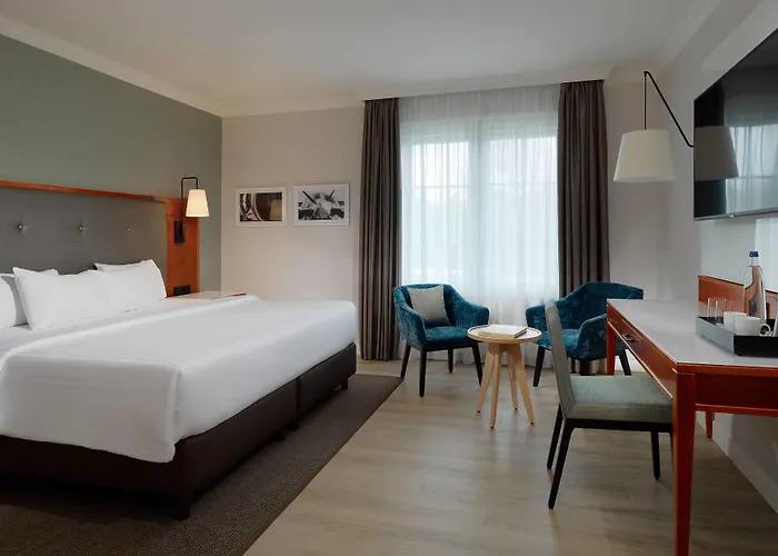 Courtyard By Marriott Airport 4*