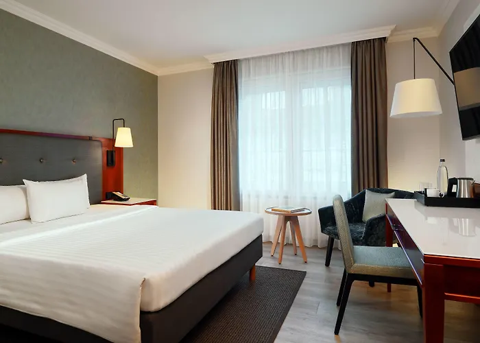 Courtyard By Marriott Airport 4*