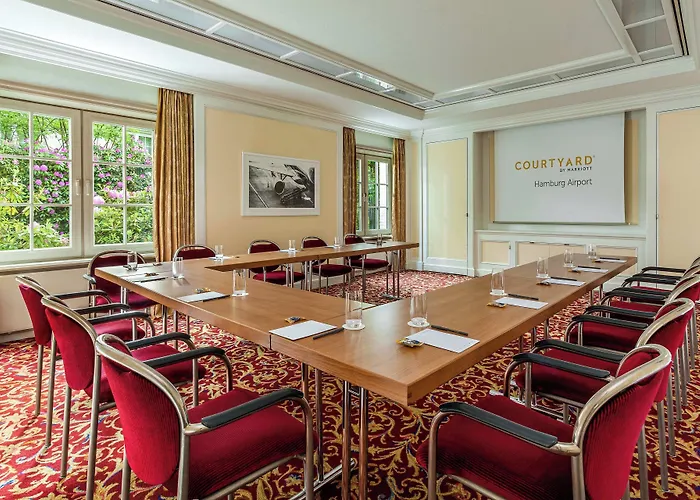 Courtyard By Marriott Airport Hamburg