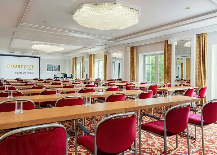 Courtyard By Marriott Airport