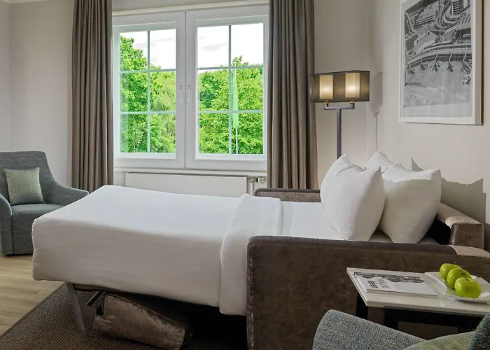 Hotel Courtyard By Marriott Airport