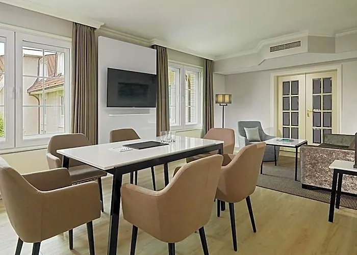 Courtyard By Marriott Airport Hotel 4*