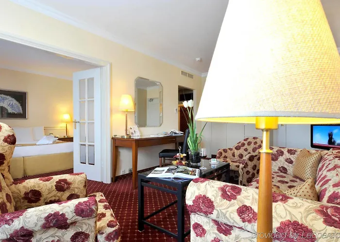 Hotel Courtyard By Marriott Airport