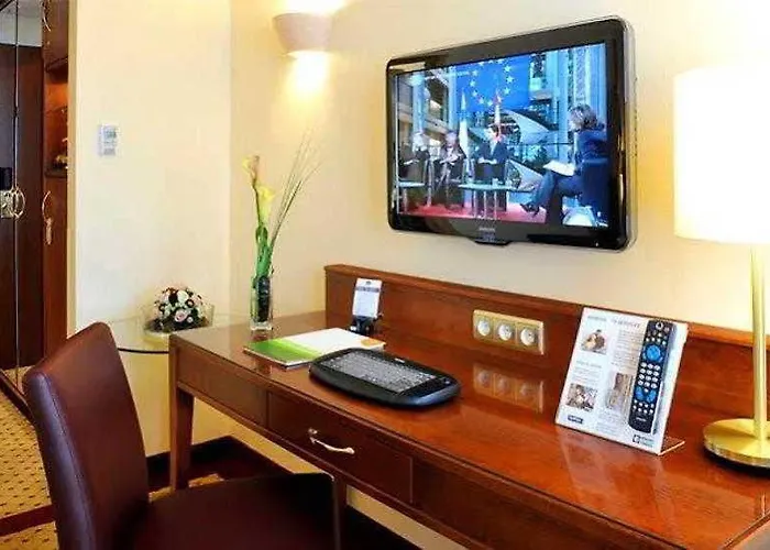 Hotel Courtyard By Marriott Airport