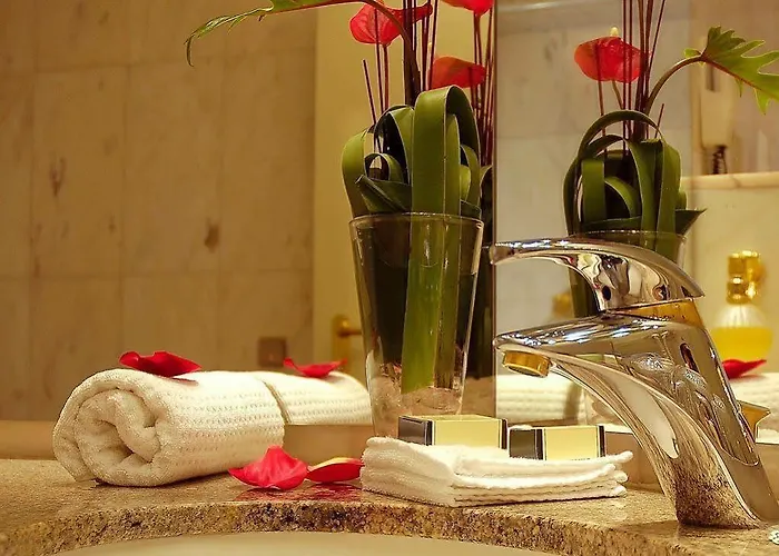 Courtyard By Marriott Airport Hotel